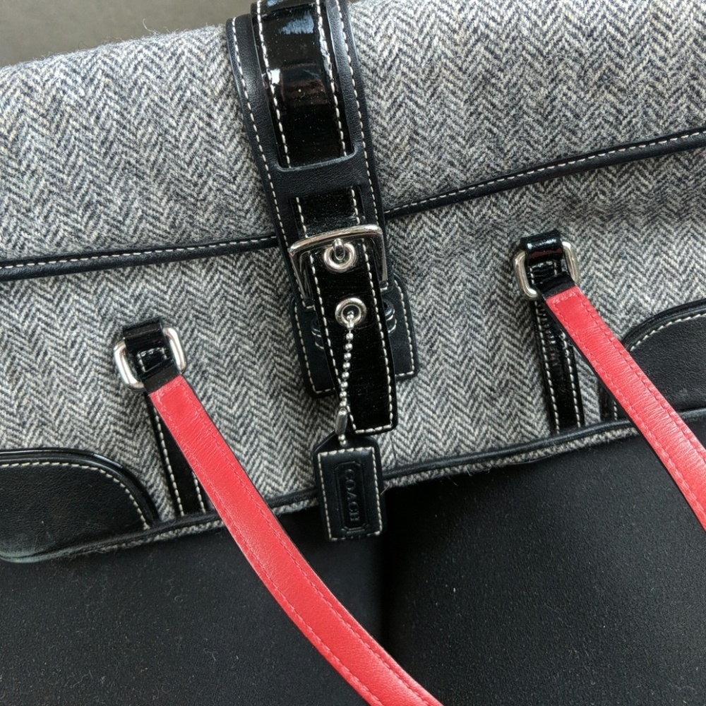 *PRICE DROP* Authentic Grey & Black Coach Purse